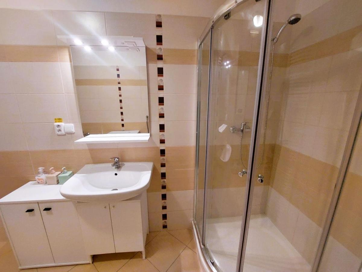 Prostorny Byt V Centru 3 Kk 80 M2 Hradec Králové Exterior foto