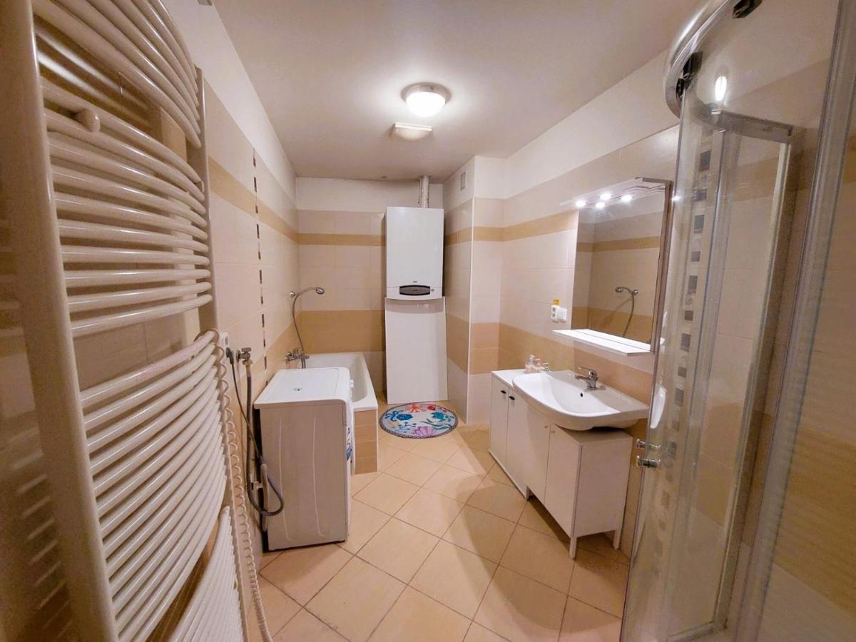 Prostorny Byt V Centru 3 Kk 80 M2 Hradec Králové Exterior foto