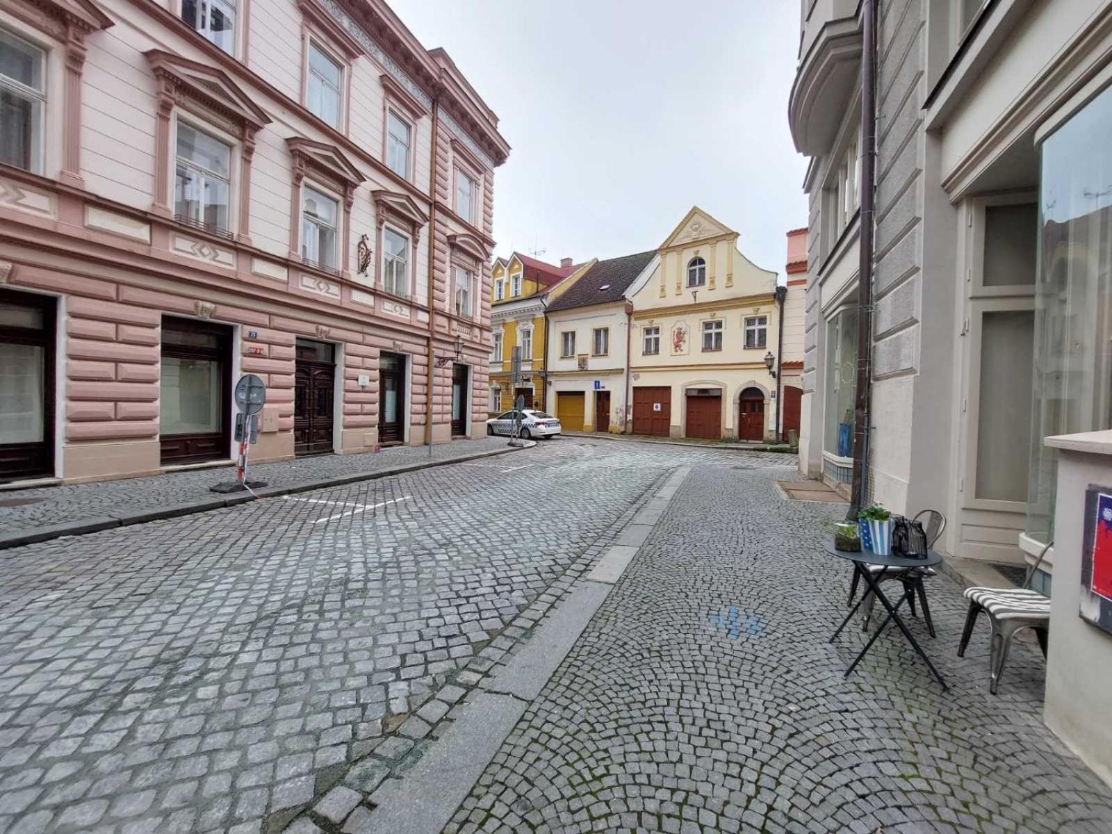 Prostorny Byt V Centru 3 Kk 80 M2 Hradec Králové Exterior foto